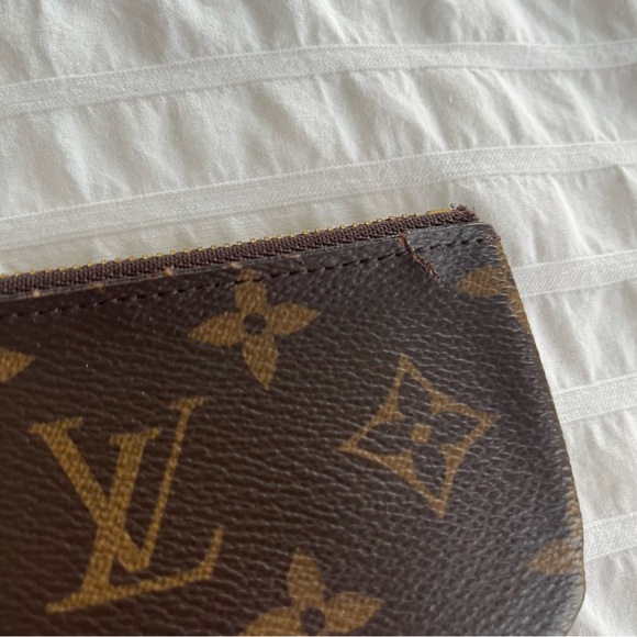 Louis Vuitton Key Pouch - Picture 4 of 9